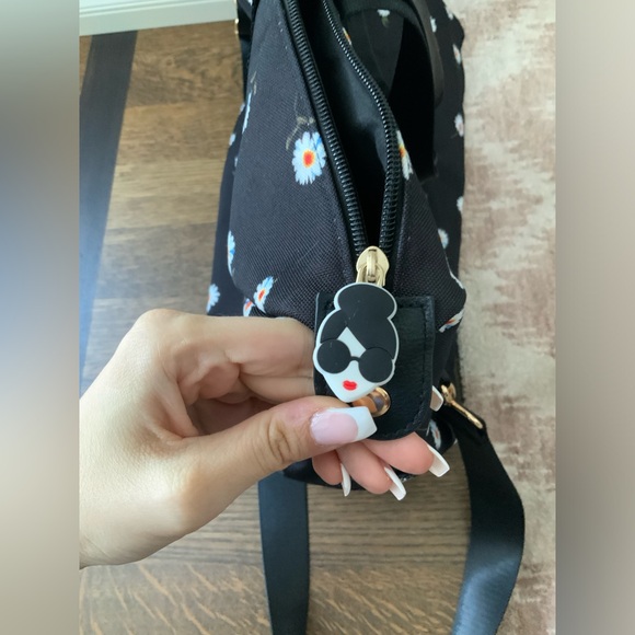 ALICE + OLIVIA Daisy Floral Black Over Night Travel Duffle Bag Brand NEW Women - Picture 9 of 15